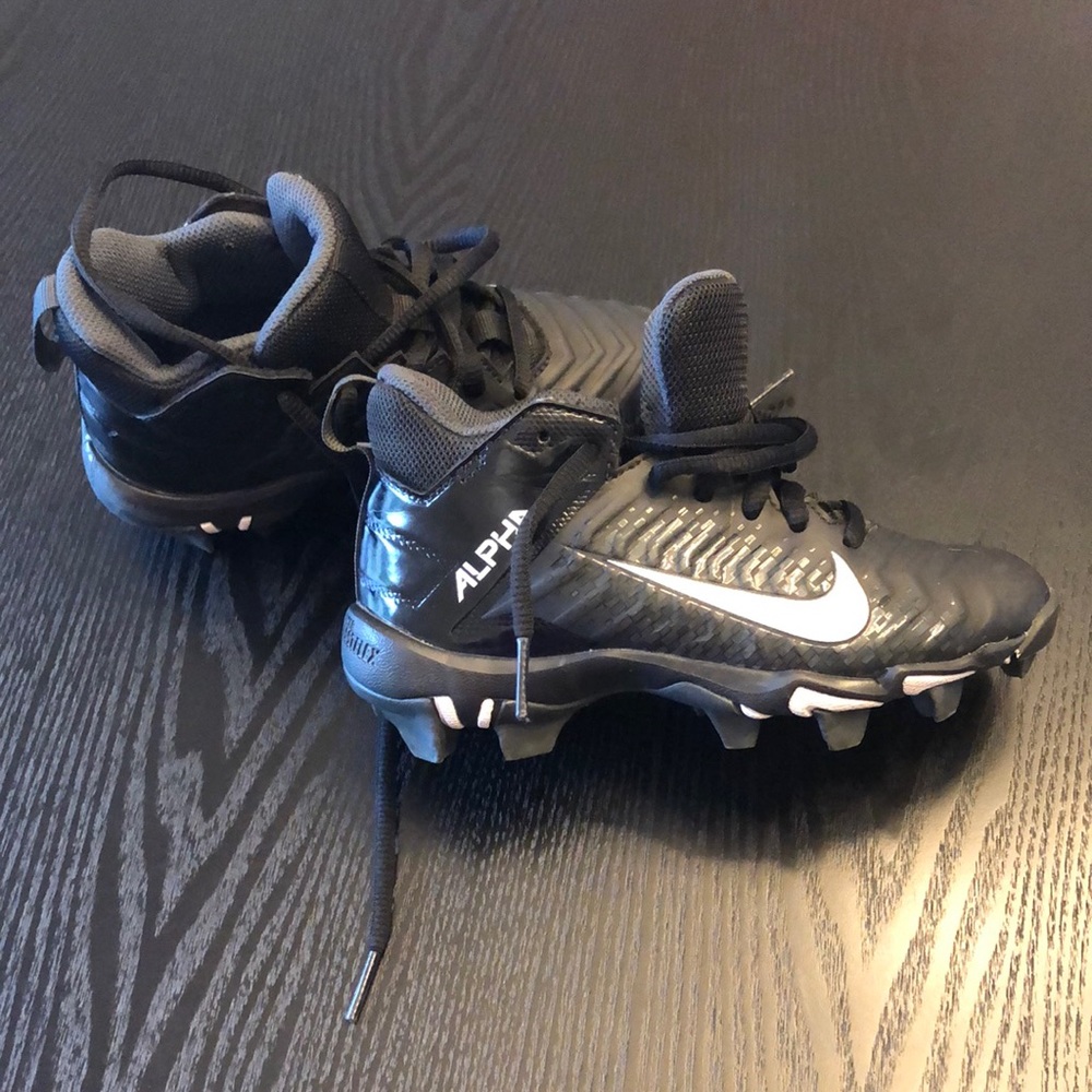 Nike Alpha Kids’ Black Football Cleats